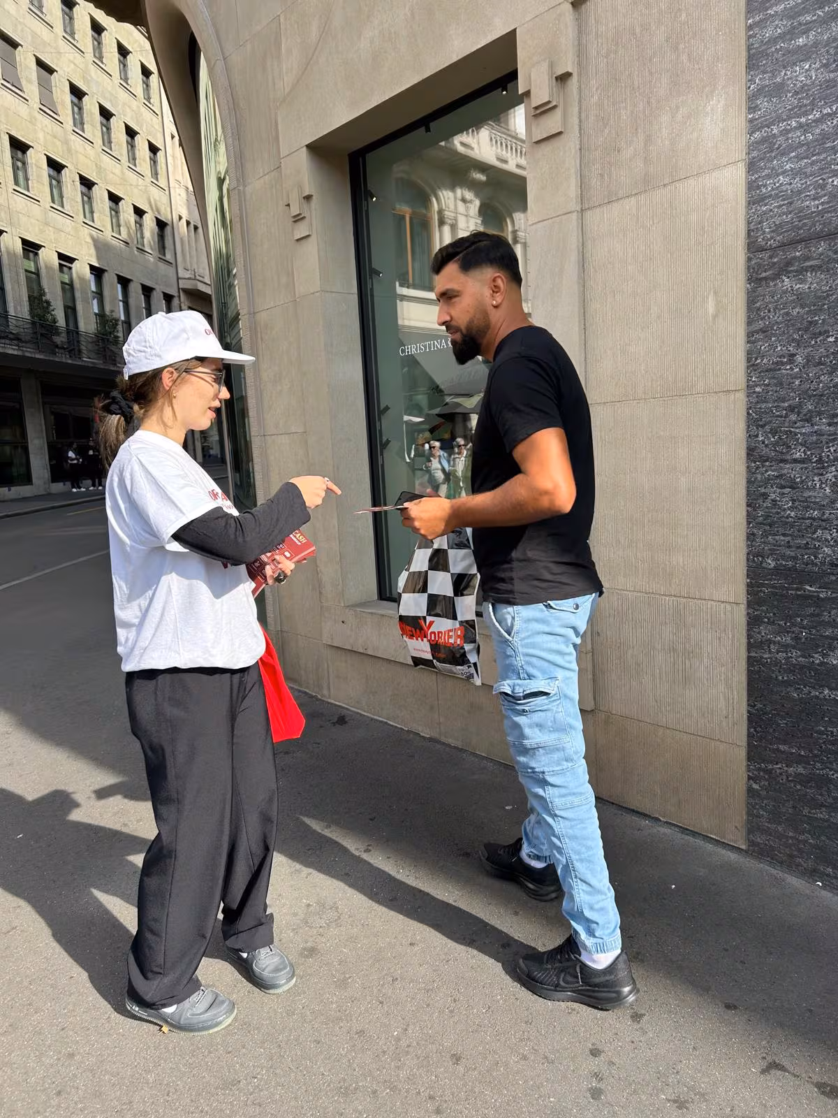 Flyerpromotion zu den Store Openings von OroCash in Basel – 1